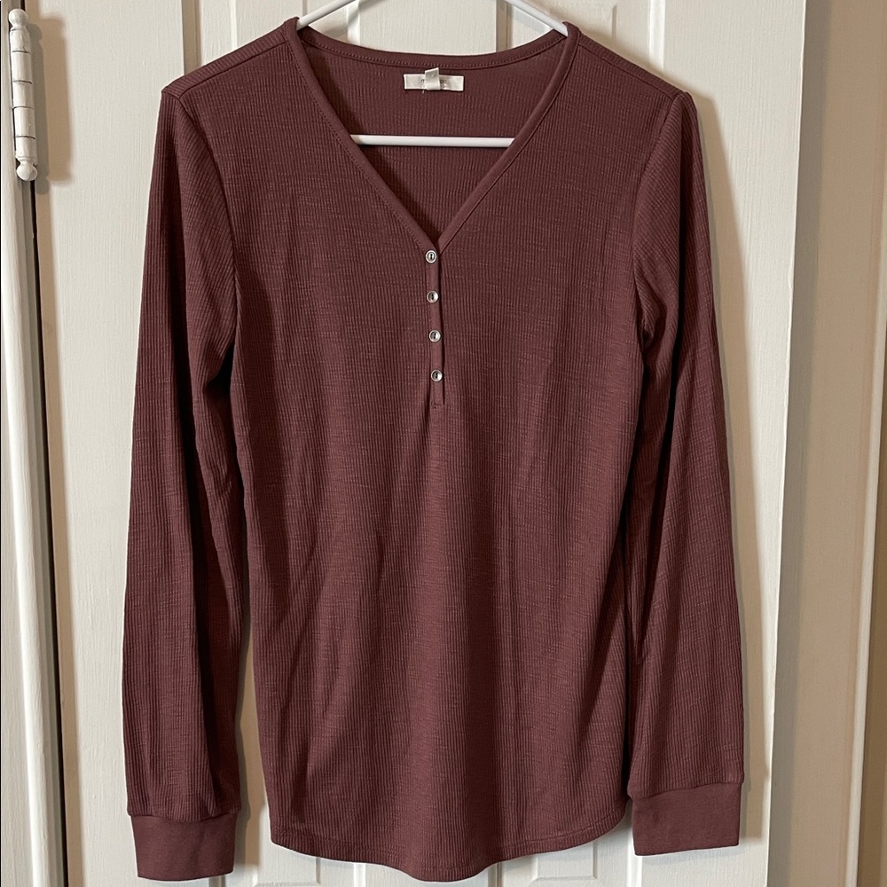 Women's Long Sleeve V-Neck Top - Burgundy